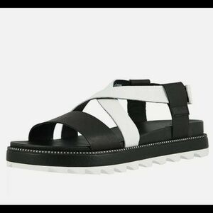 Sorel Black White Chunky Lug Sole Sport Sandals Size 9